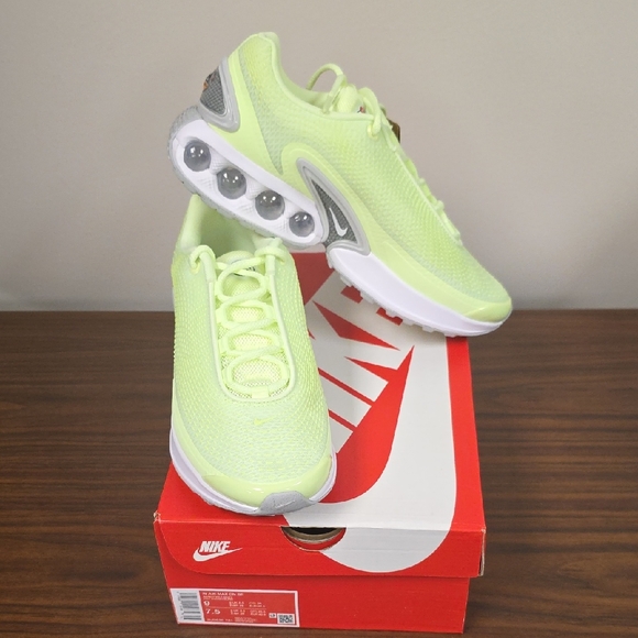 Nike Air Max DN SE Barely Volt Silver HJ9636-701 Women's 9 / Men's 7.5
